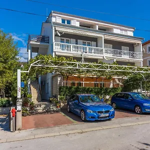 https://apartments-pera-selce.primorje-gorskikotar.com